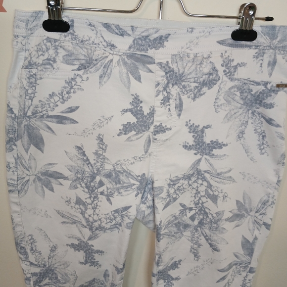 FDJ French Dressing Jeans White & Blue Floral Crop Pants | Size 10 - Picture 2 of 10